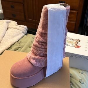 Ugg with Classic Mini Dipper Legwarmer